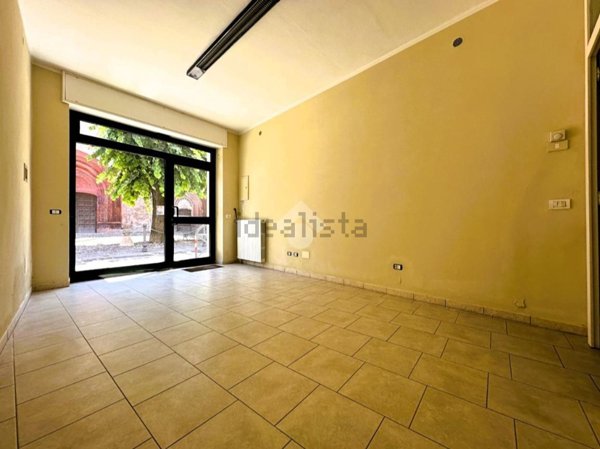 negozio in vendita a Sale