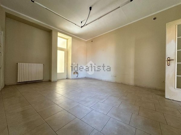 negozio in vendita a Sale