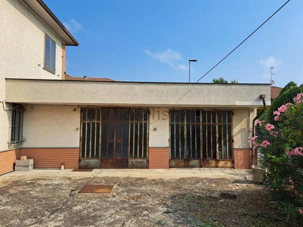 casa indipendente in vendita a Sale