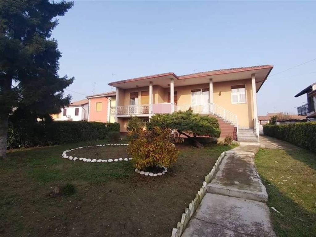 casa indipendente in vendita a Sale