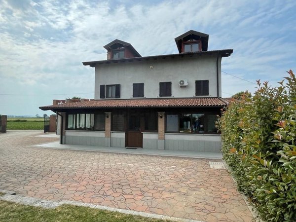 casa indipendente in vendita a Sale