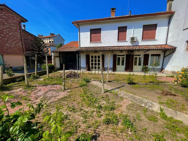 casa indipendente in vendita a Sale