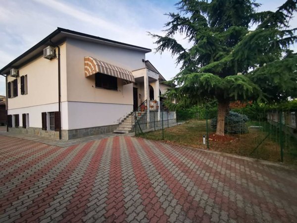 casa indipendente in vendita a Sale