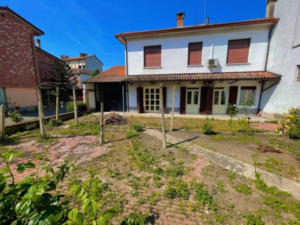 casa indipendente in vendita a Sale