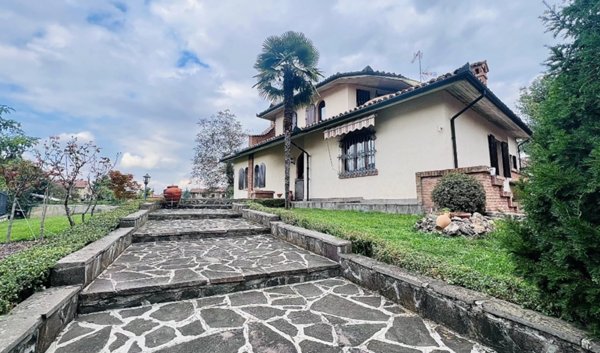 casa indipendente in vendita a Sale