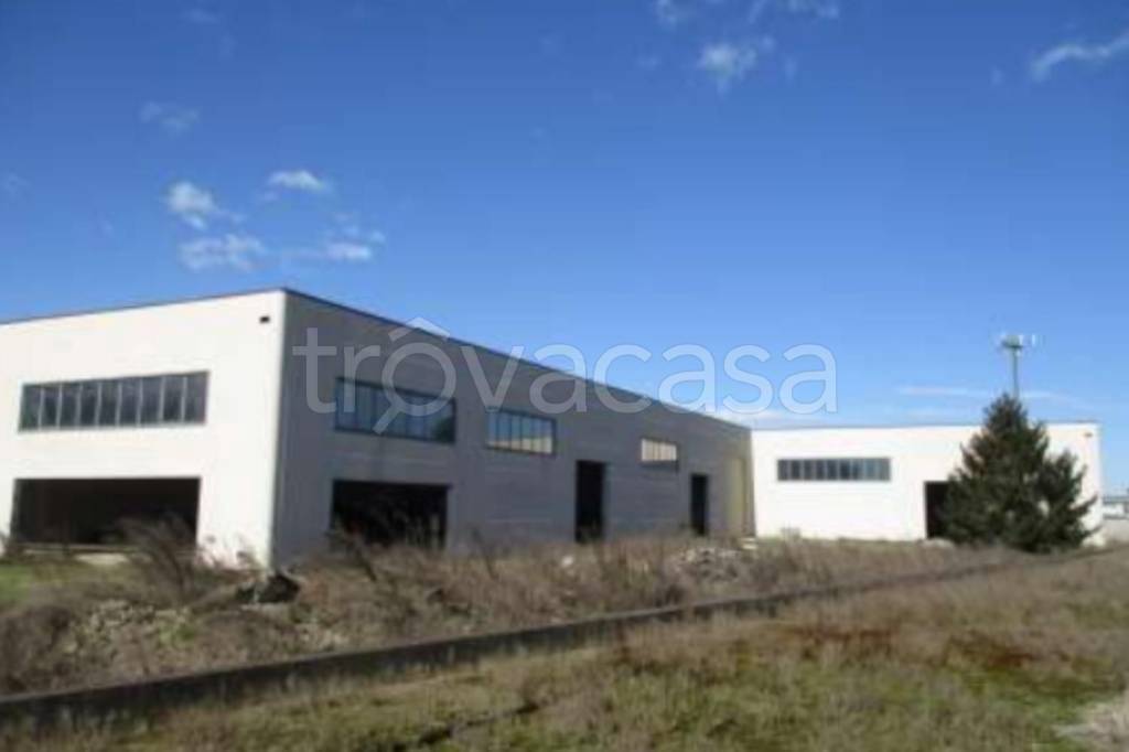 locale commerciale in vendita a Sale