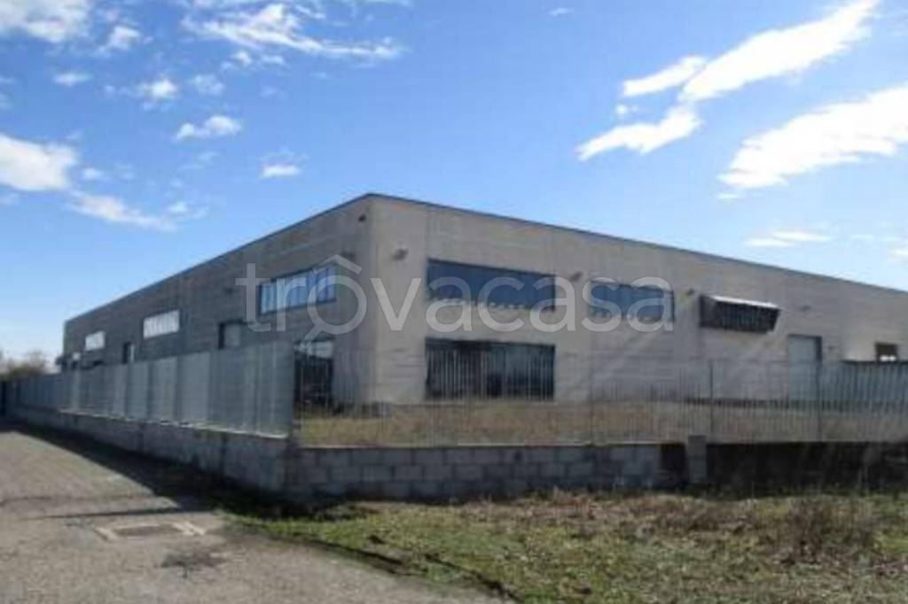 locale commerciale in vendita a Sale