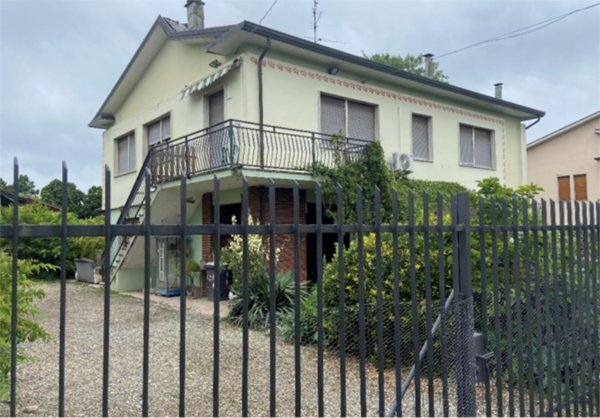 casa indipendente in vendita a Sale