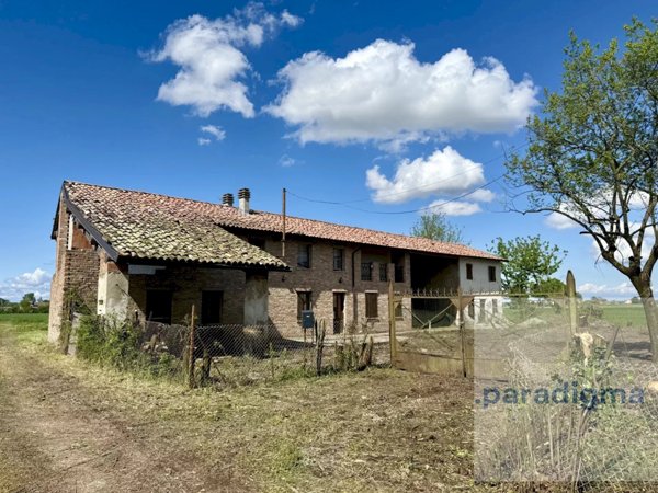 casale in vendita a Sale