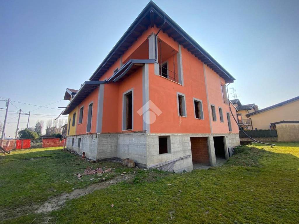 casa indipendente in vendita a Sale