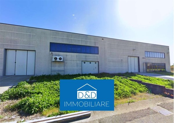 locale commerciale in vendita a Sale