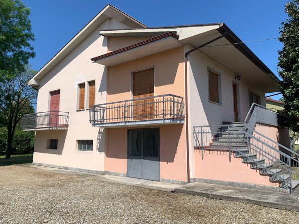 casa indipendente in vendita a Sale