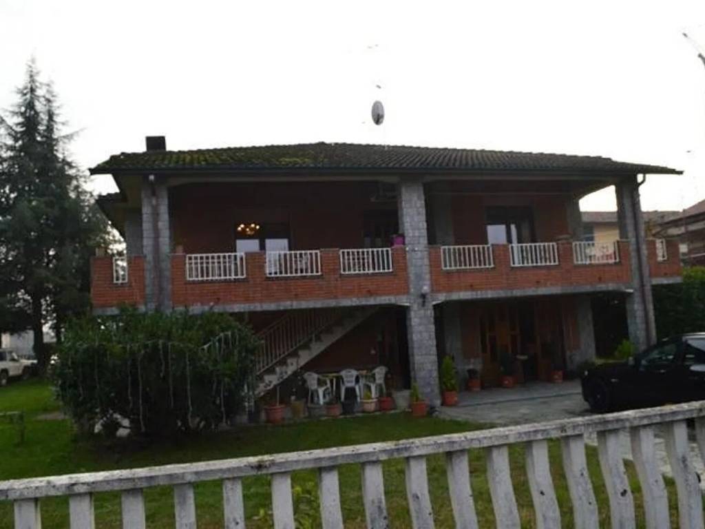casa indipendente in vendita a Sale