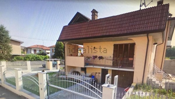 casa indipendente in vendita a Sale