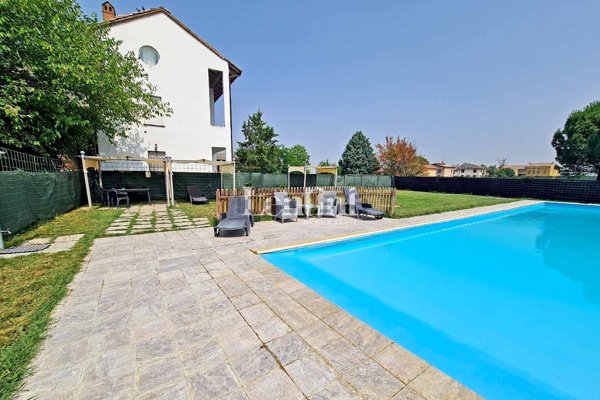 casa indipendente in vendita a Sale