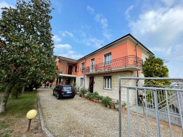 casa indipendente in vendita a Sale