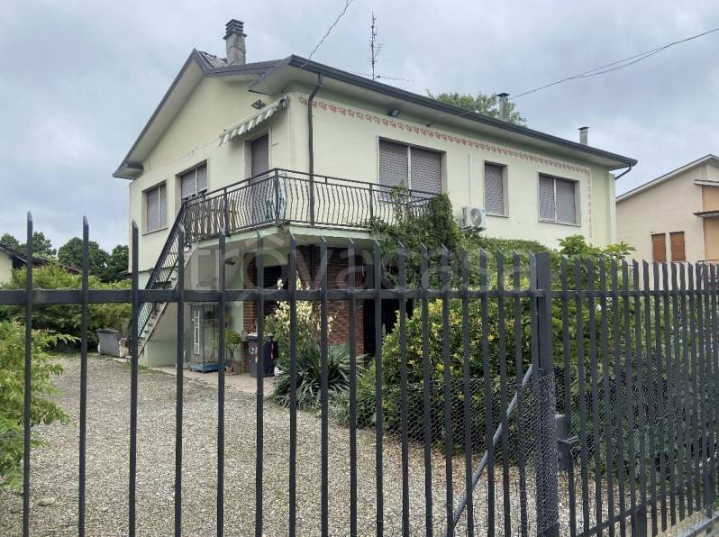 casa indipendente in vendita a Sale