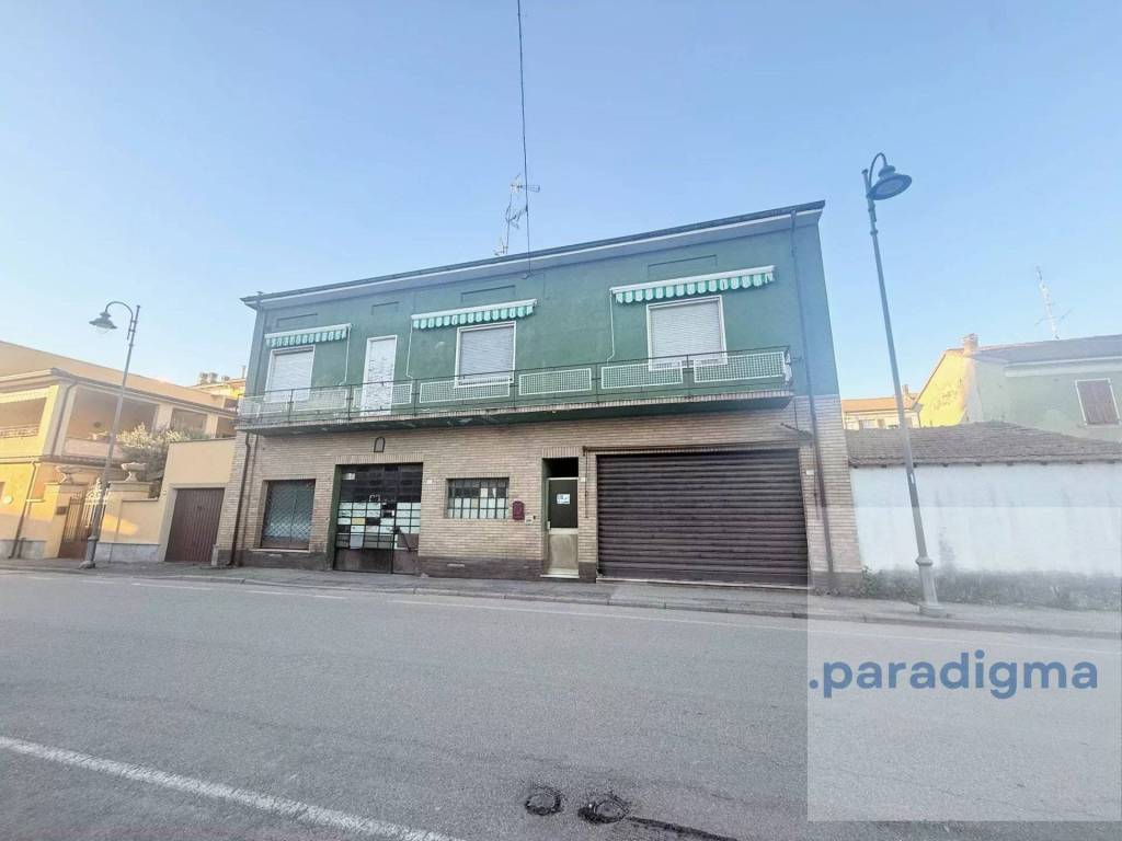 intera palazzina in vendita a Sale