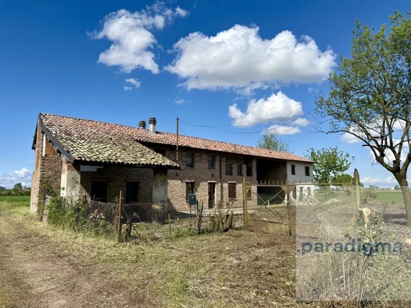 casale in vendita a Sale