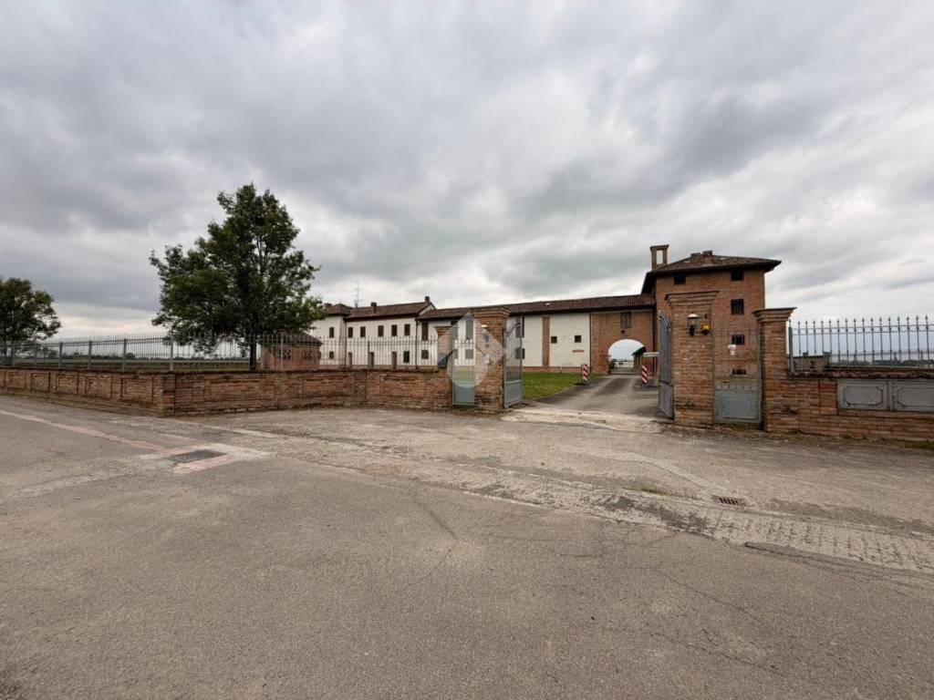 negozio in vendita a Sale