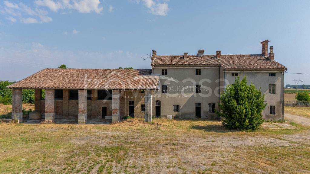 casale in vendita a Sale
