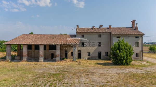 casale in vendita a Sale