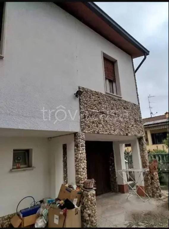 casa indipendente in vendita a Sale