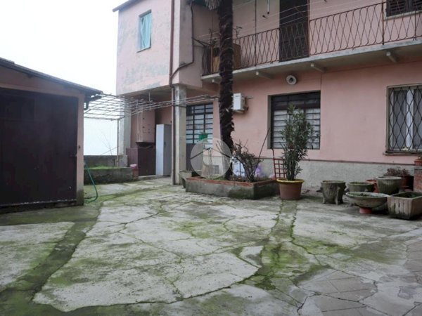 casa semindipendente in vendita a San Salvatore Monferrato
