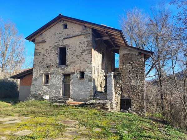 casale in vendita a San Sebastiano Curone in zona Marguata