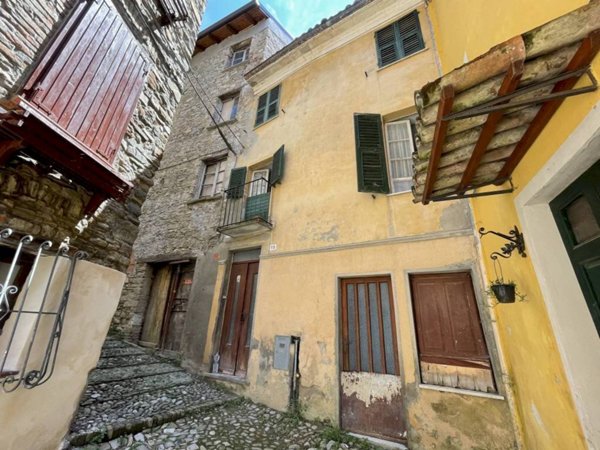 casa indipendente in vendita a San Sebastiano Curone