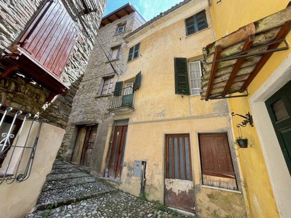 casa indipendente in vendita a San Sebastiano Curone