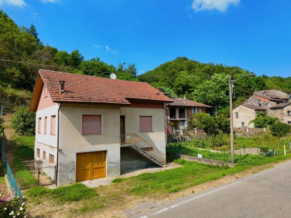 casa indipendente in vendita a San Sebastiano Curone