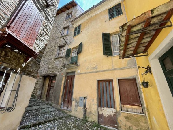casa indipendente in vendita a San Sebastiano Curone