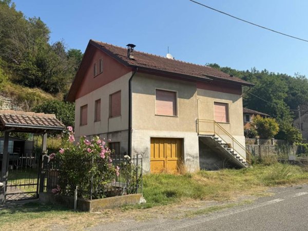 casa indipendente in vendita a San Sebastiano Curone