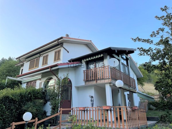 casa indipendente in vendita a San Sebastiano Curone