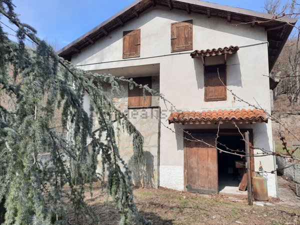 casa indipendente in vendita a San Sebastiano Curone