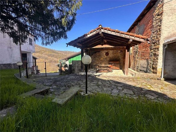 casa indipendente in vendita a San Sebastiano Curone