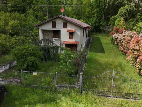 casa indipendente in vendita a San Sebastiano Curone