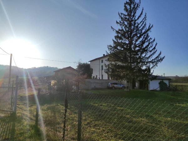 casa indipendente in vendita a Sarezzano in zona Baracca