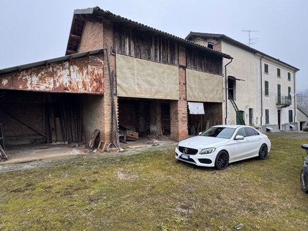 esavano in vendita a Sarezzano in zona Rocca Grue