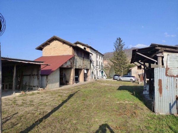casa indipendente in vendita a Sarezzano in zona Baracca