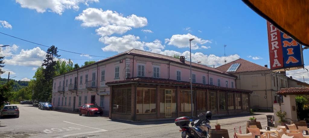 locale di sgombero in vendita a Serralunga di Crea