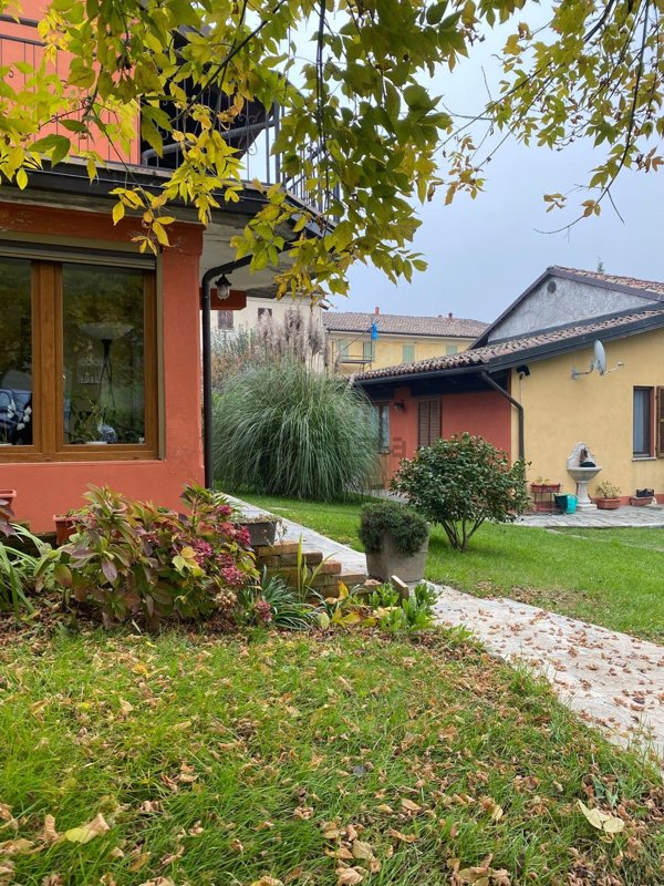casa indipendente in vendita a Serralunga di Crea