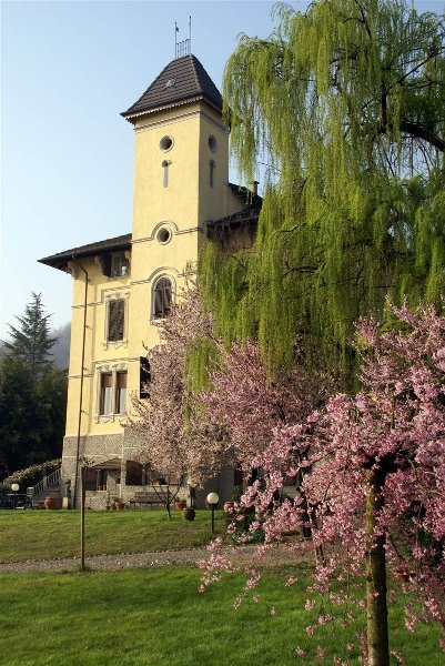 casa indipendente in vendita a Serralunga di Crea in zona Madonnina