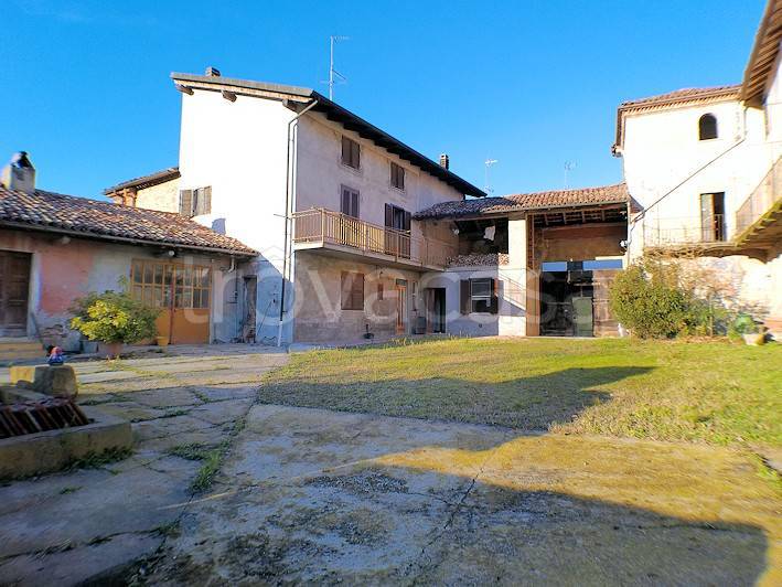 casa indipendente in vendita a Serralunga di Crea
