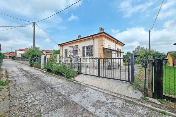 casa indipendente in vendita a Serralunga di Crea in zona Madonnina