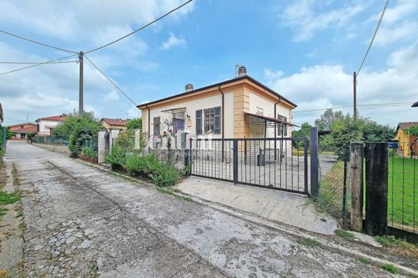 casa indipendente in vendita a Serralunga di Crea in zona Madonnina