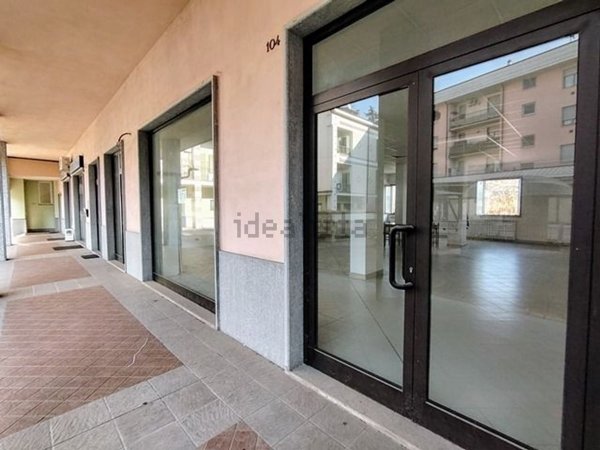 locale commerciale in vendita a Serravalle Scrivia