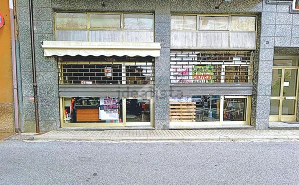 locale commerciale in vendita a Serravalle Scrivia