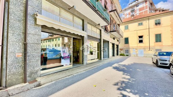 locale commerciale in vendita a Serravalle Scrivia